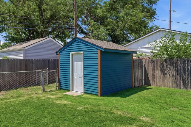 451 N Pinecrest Ave, Wichita, KS 67208