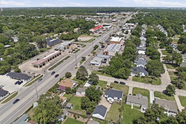 451 N Pinecrest Ave, Wichita, KS 67208