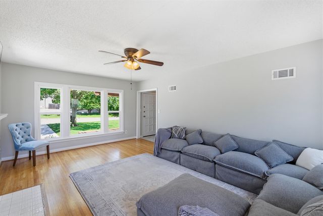 451 N Pinecrest Ave, Wichita, KS 67208