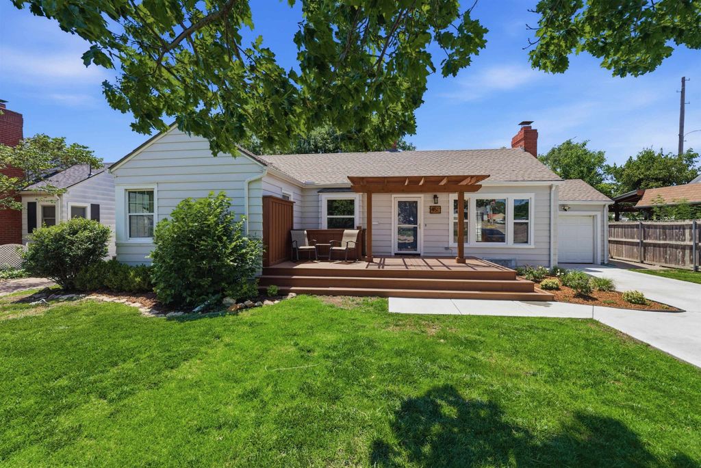 451 N Pinecrest Ave, Wichita, KS 67208