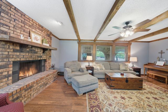 201 Country Lane, Skiatook, OK 74070