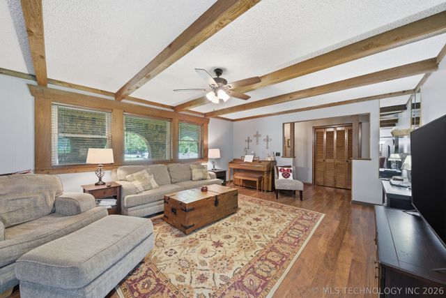 201 Country Lane, Skiatook, OK 74070
