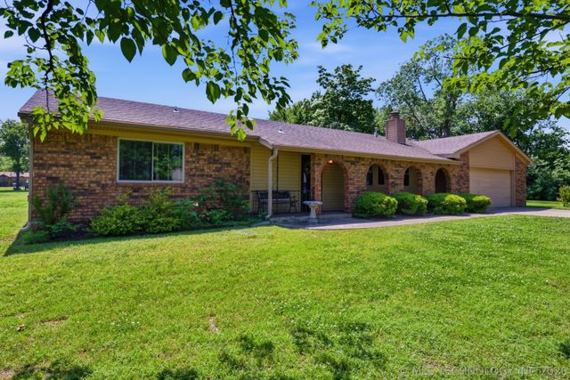 201 Country Lane, Skiatook, OK 74070