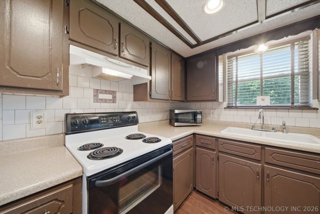 201 Country Lane, Skiatook, OK 74070