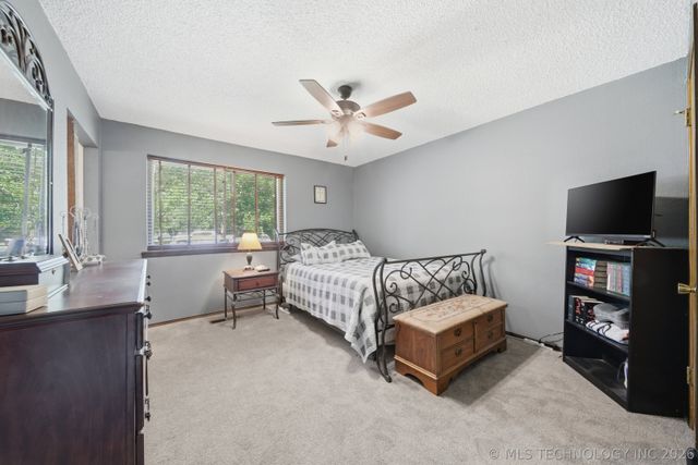 201 Country Lane, Skiatook, OK 74070