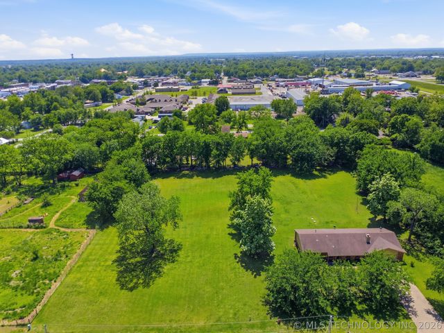 201 Country Lane, Skiatook, OK 74070