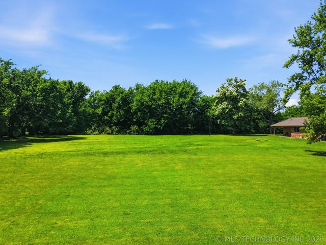201 Country Lane, Skiatook, OK 74070