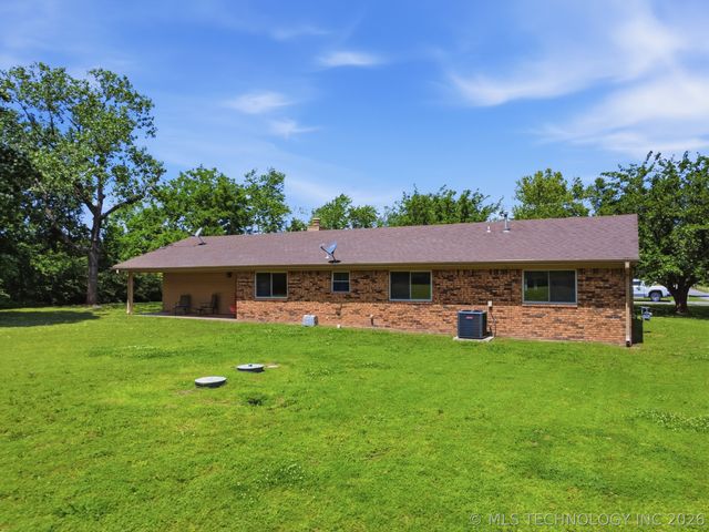 201 Country Lane, Skiatook, OK 74070