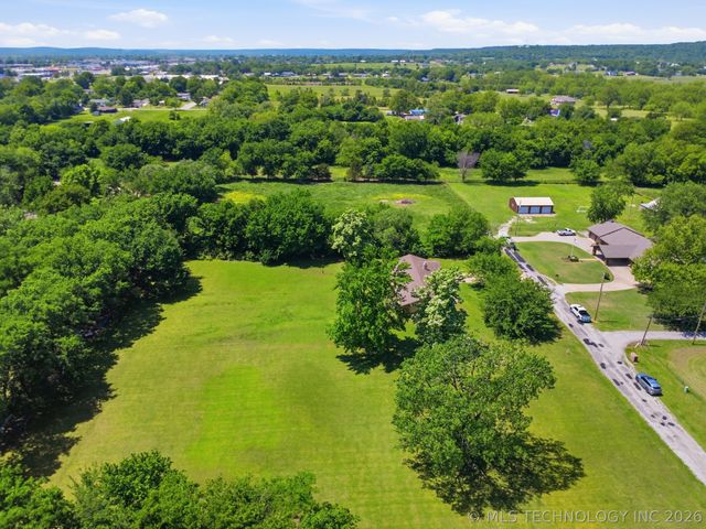 201 Country Lane, Skiatook, OK 74070
