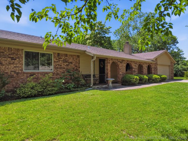 201 Country Lane, Skiatook, OK 74070