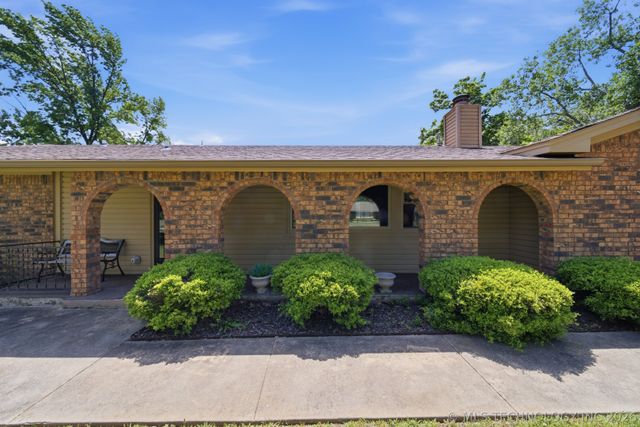 201 Country Lane, Skiatook, OK 74070
