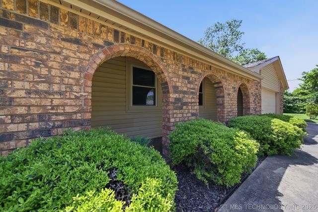 201 Country Lane, Skiatook, OK 74070