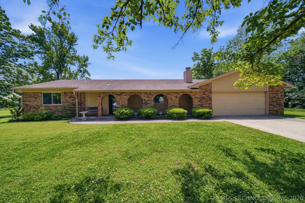 201 Country Lane, Skiatook, OK 74070
