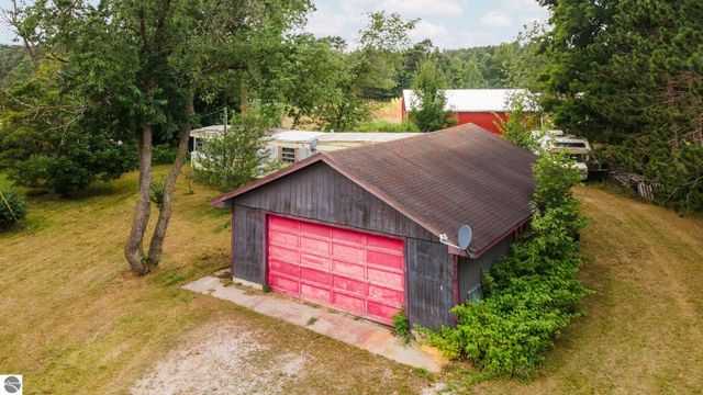 3070 Meadow Wood, Traverse City, MI 49685