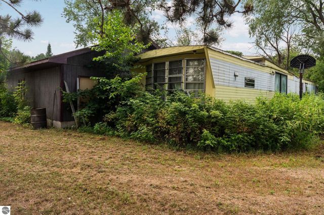 3070 Meadow Wood, Traverse City, MI 49685