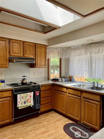 9238 Classic Drive NE, Lacey, WA 98516