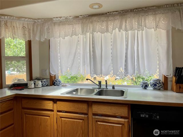 9238 Classic Drive NE, Lacey, WA 98516