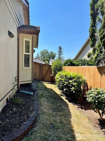 9238 Classic Drive NE, Lacey, WA 98516