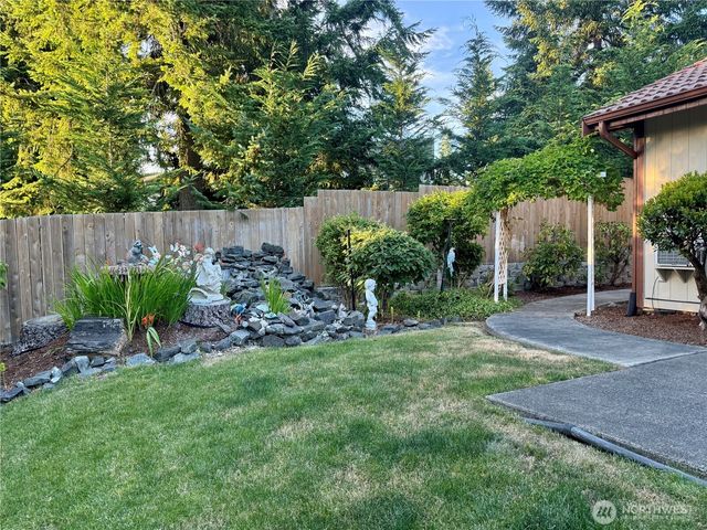 9238 Classic Drive NE, Lacey, WA 98516
