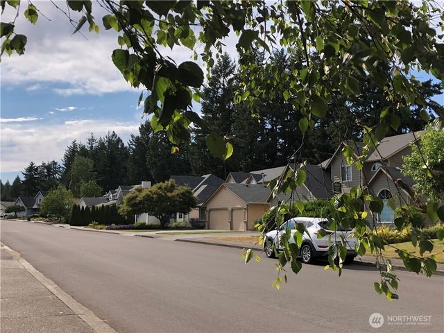9238 Classic Drive NE, Lacey, WA 98516
