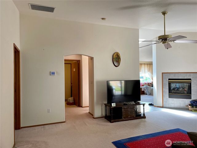 9238 Classic Drive NE, Lacey, WA 98516