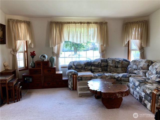 9238 Classic Drive NE, Lacey, WA 98516