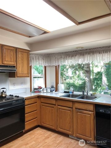 9238 Classic Drive NE, Lacey, WA 98516