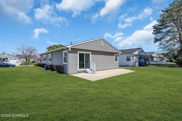 30 Pine Valley Drive, Toms River, NJ 08757