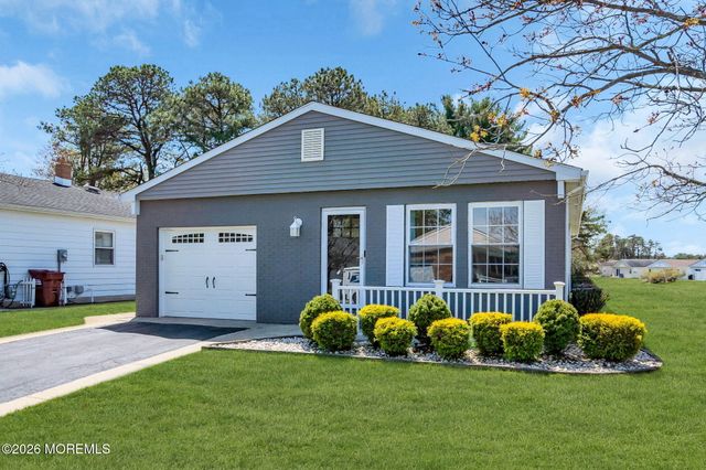 30 Pine Valley Drive, Toms River, NJ 08757
