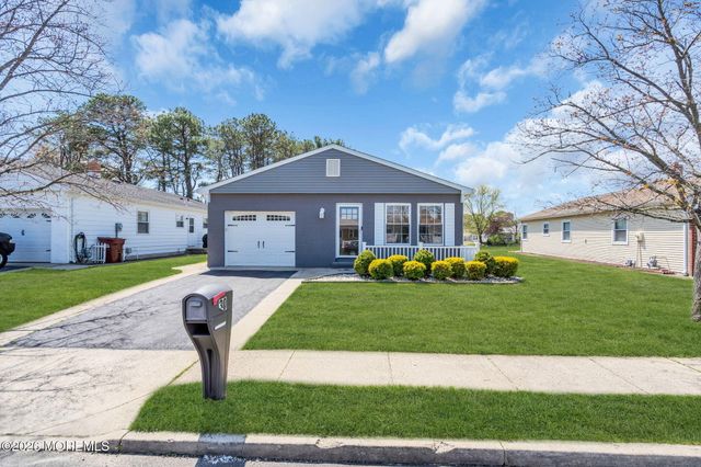 30 Pine Valley Drive, Toms River, NJ 08757