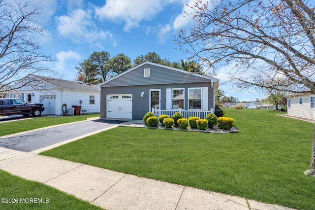 30 Pine Valley Drive, Toms River, NJ 08757