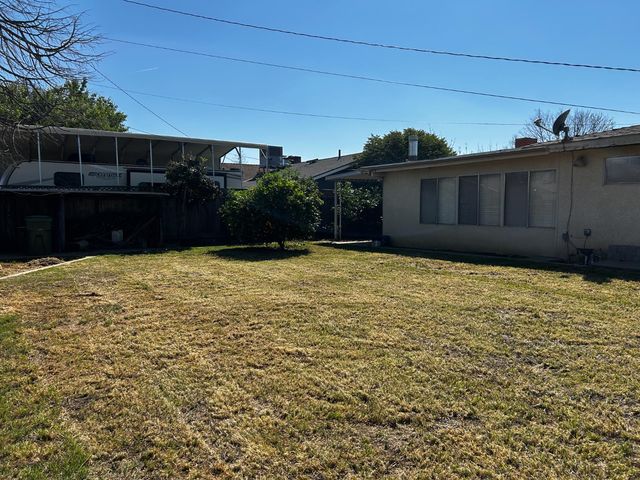 636 Newton, Dinuba, CA 93618