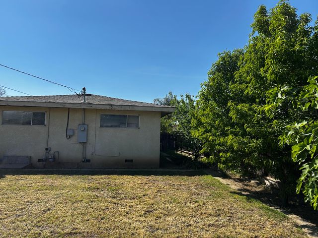 636 Newton, Dinuba, CA 93618