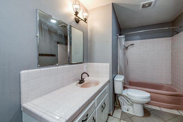 636 Newton Drive, Dinuba, CA 93618