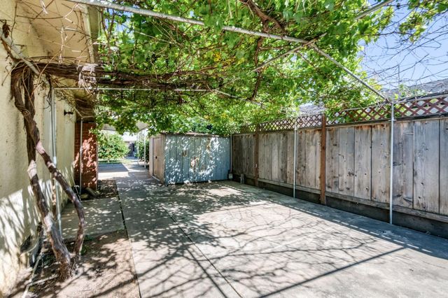 636 Newton Drive, Dinuba, CA 93618