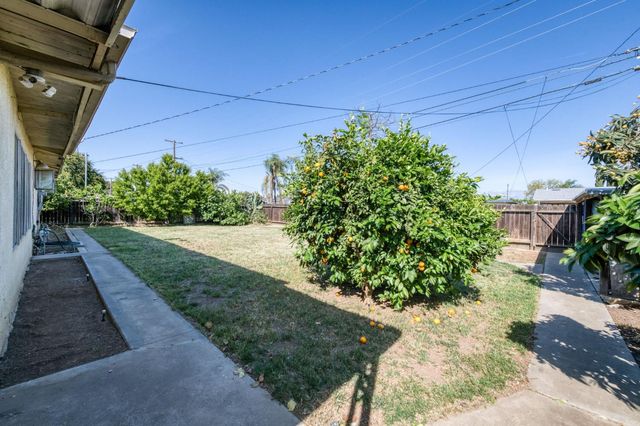 636 Newton Drive, Dinuba, CA 93618