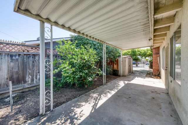 636 Newton Drive, Dinuba, CA 93618