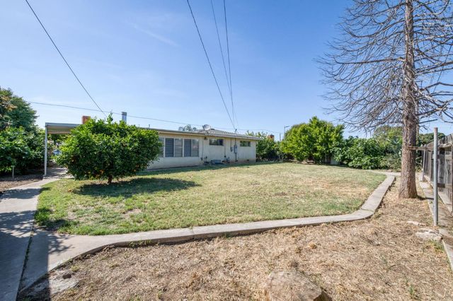 636 Newton Drive, Dinuba, CA 93618