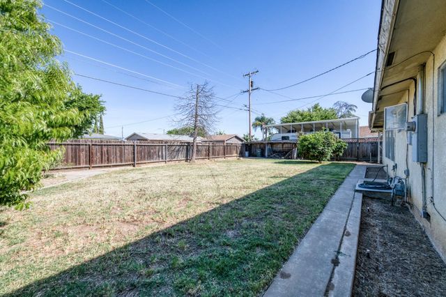 636 Newton Drive, Dinuba, CA 93618