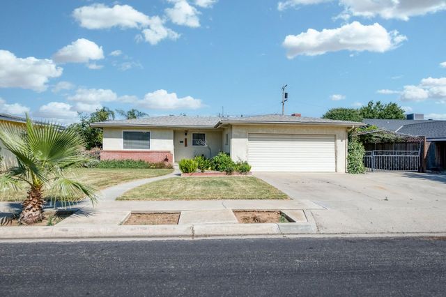 636 Newton Drive, Dinuba, CA 93618