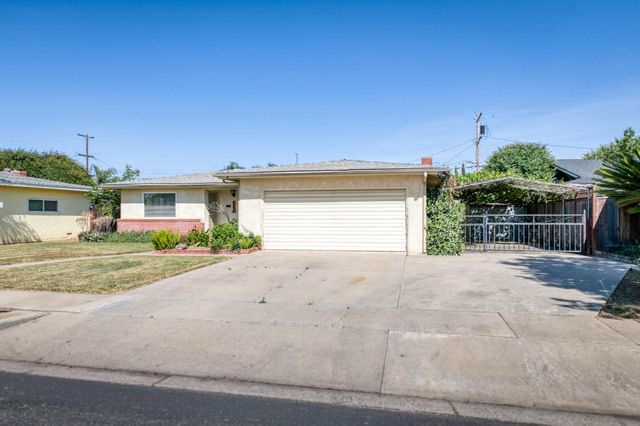 636 Newton Drive, Dinuba, CA 93618