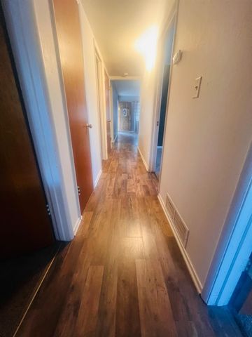 636 Newton, Dinuba, CA 93618