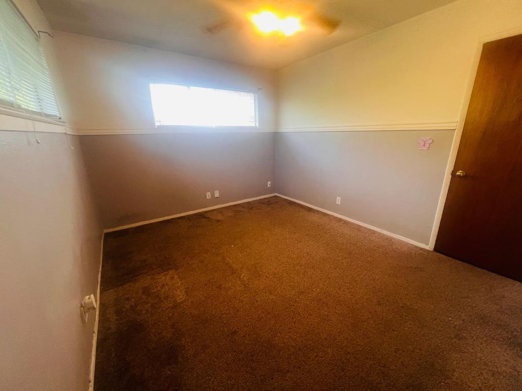 Image 11 of property listing at 636 Newton Drive, Dinuba, CA 93618