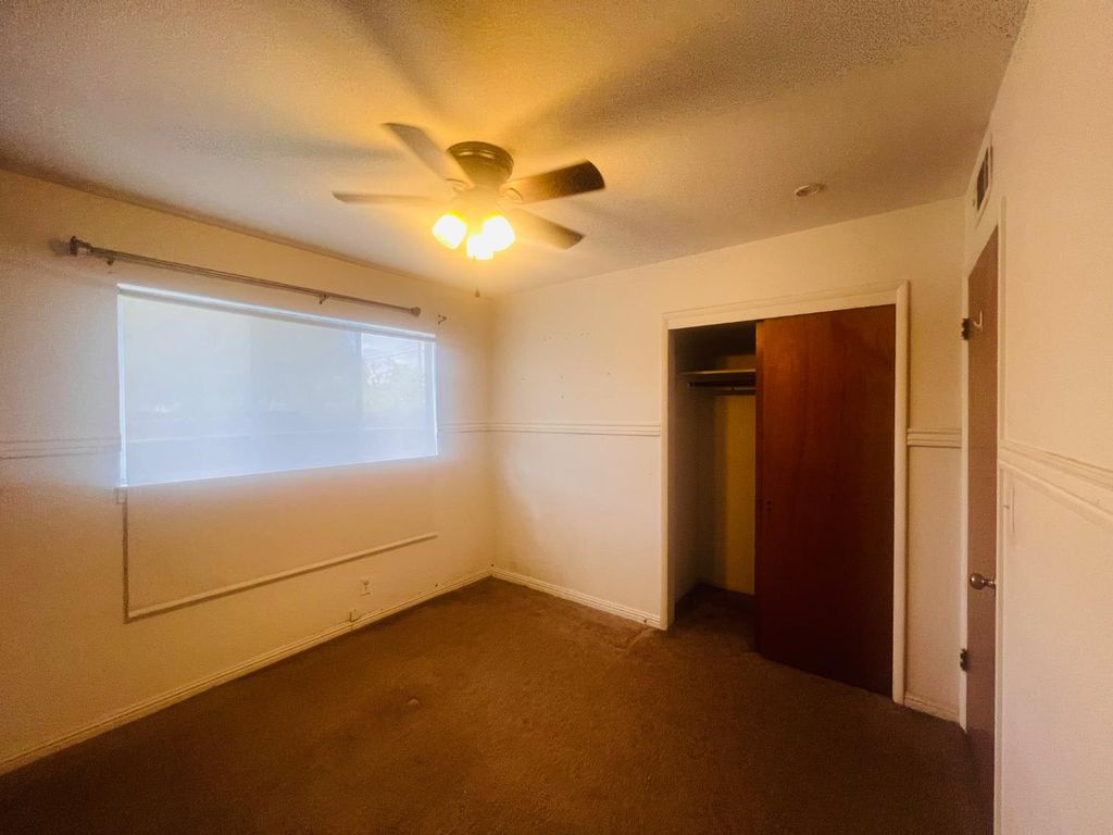 Image 14 of property listing at 636 Newton Drive, Dinuba, CA 93618