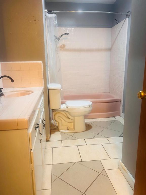 Image 17 of property listing at 636 Newton Drive, Dinuba, CA 93618