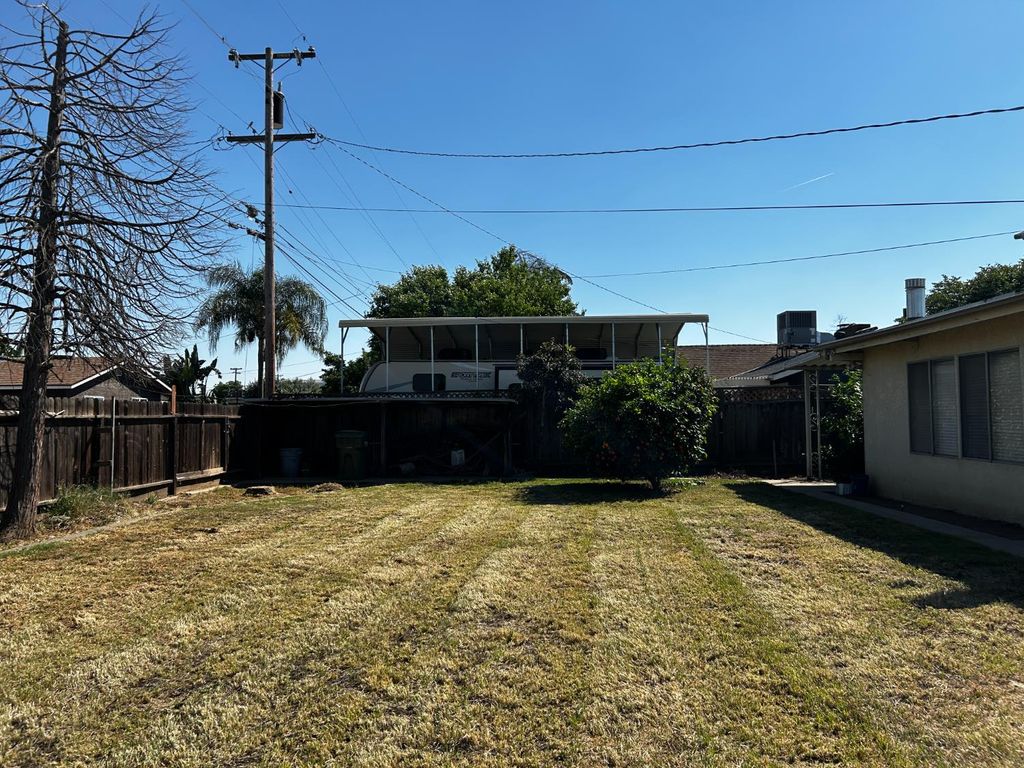 Image 21 of property listing at 636 Newton Drive, Dinuba, CA 93618