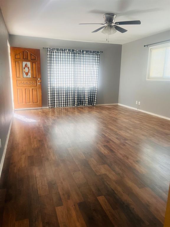 Image 3 of property listing at 636 Newton Drive, Dinuba, CA 93618