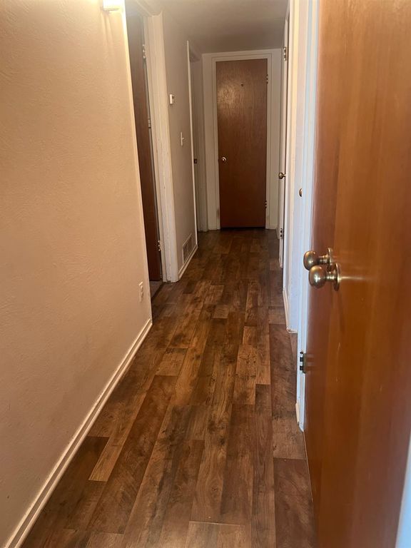 Image 7 of property listing at 636 Newton Drive, Dinuba, CA 93618