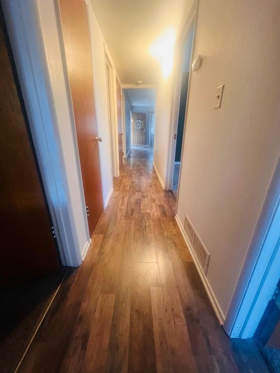 Image 8 of property listing at 636 Newton Drive, Dinuba, CA 93618