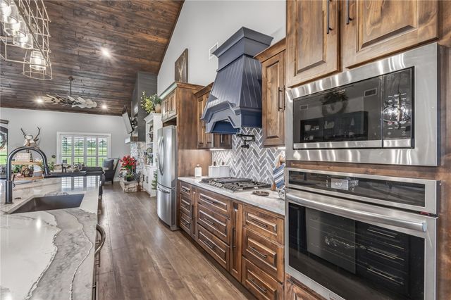 2215 Deepwood Drive, Alma, AR 72921